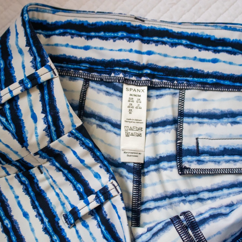 SPANX Blue Striped Sunshine Shorts UPF 50 Pull On Stretch Size M - Picture 8 of 8